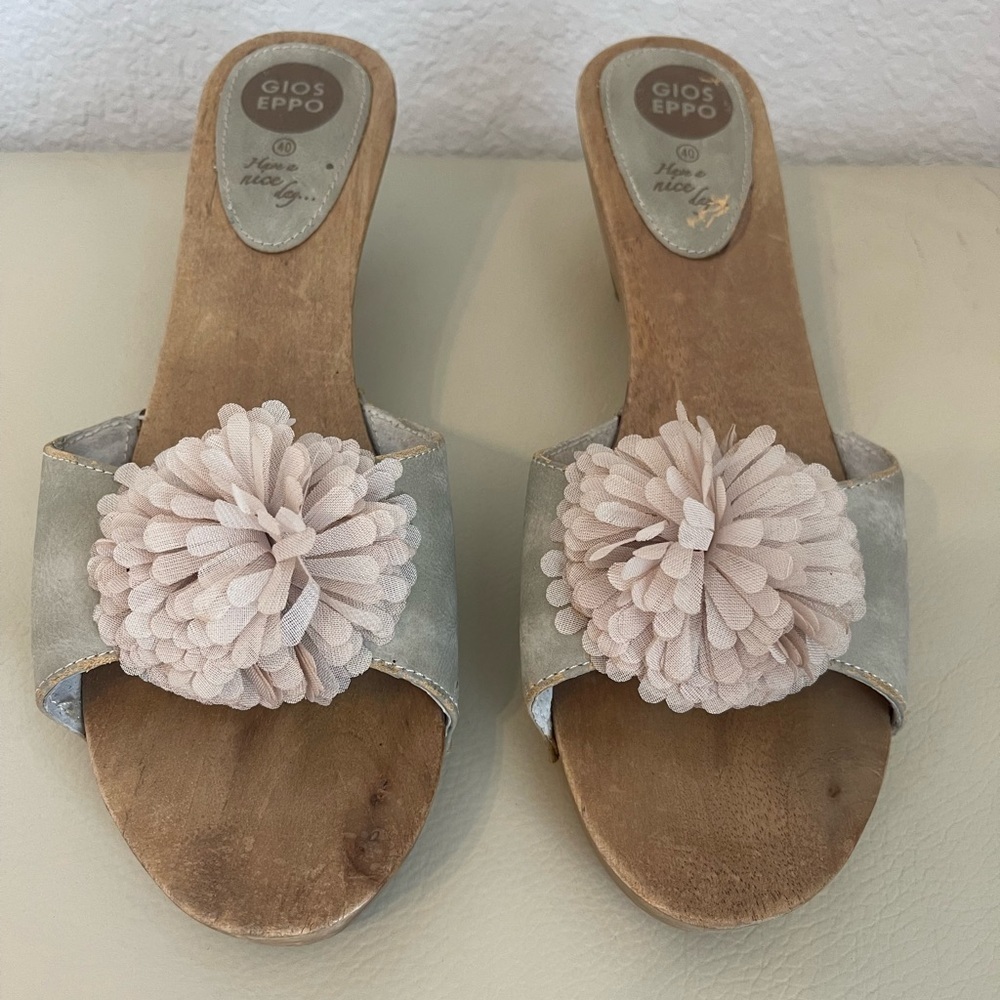 Anthropologie‎ Gioseppo Tan Leather Studded Wooden Floral Appliqué Sandals EU 40